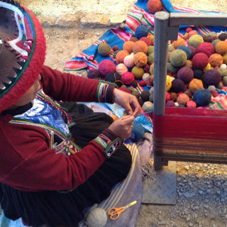 Ecuadorian artisan weaving a blanket